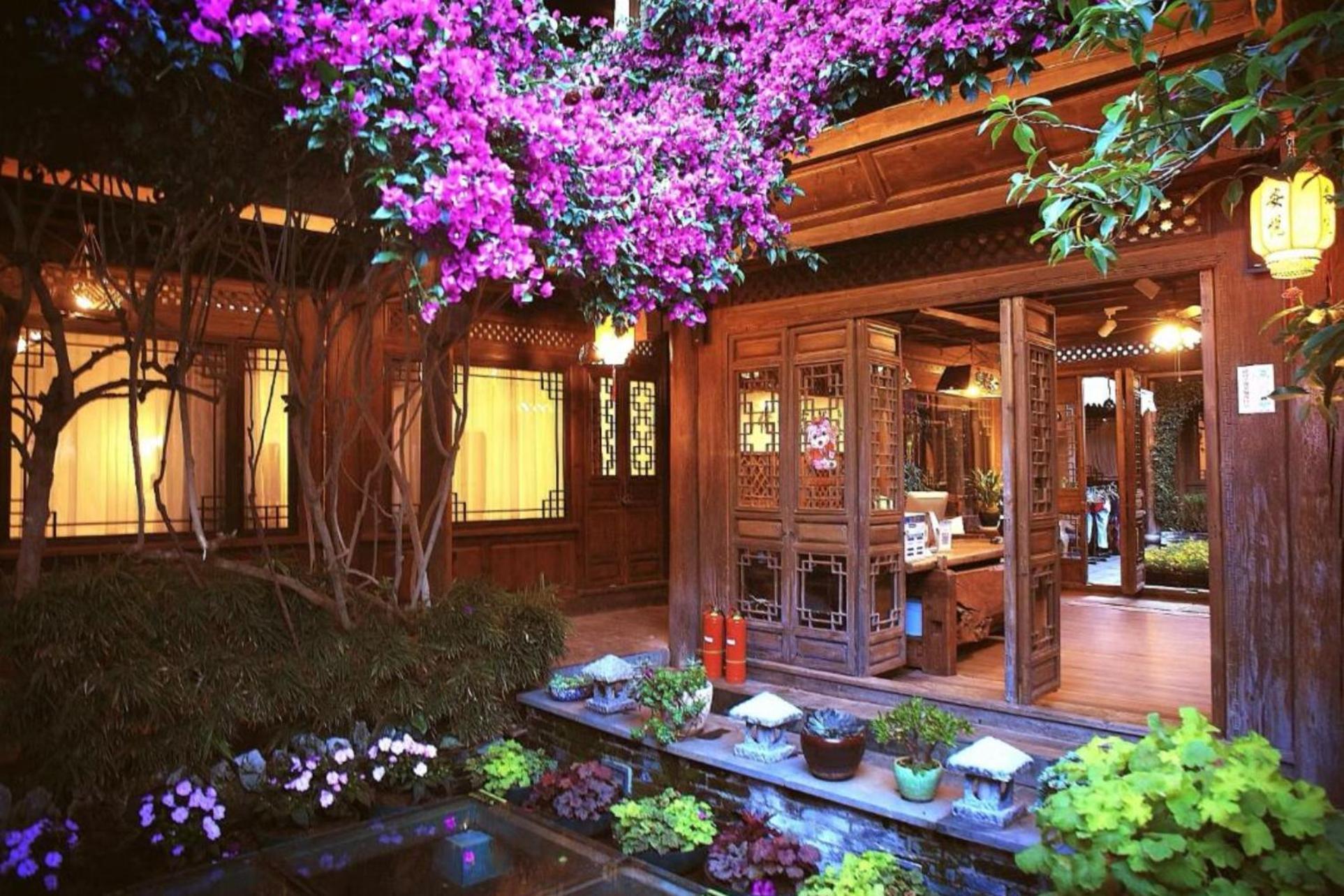 Big Tree Guesthouse - Naxi Old Style Licsiang Kültér fotó