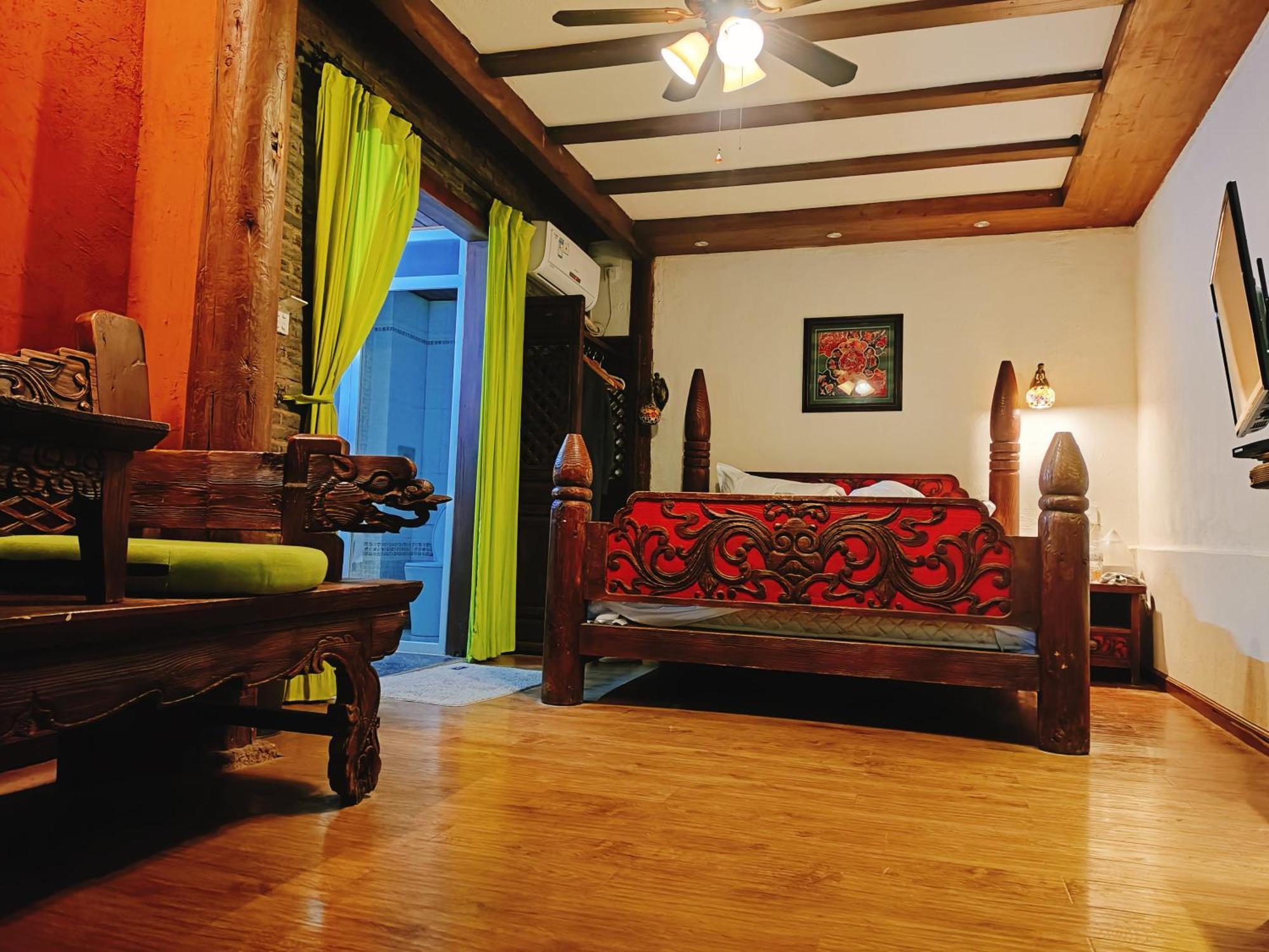 Big Tree Guesthouse - Naxi Old Style Licsiang Kültér fotó