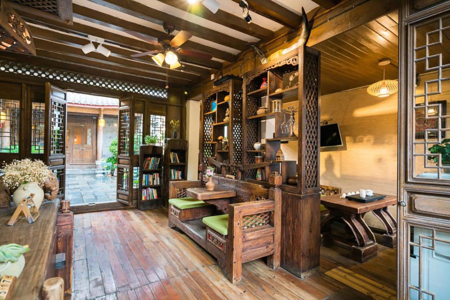 Big Tree Guesthouse - Naxi Old Style Licsiang Kültér fotó